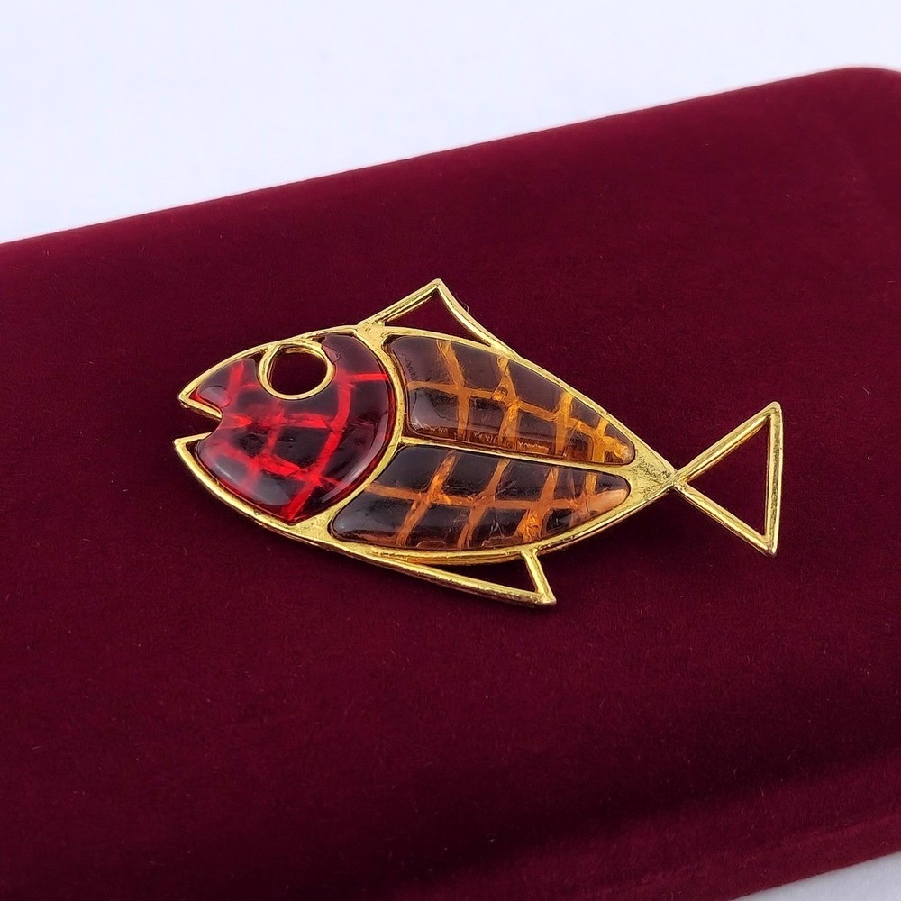 Vintage Fish Brooch Red Amber‎ Resin Gold Tone Nautical Coastal Pin